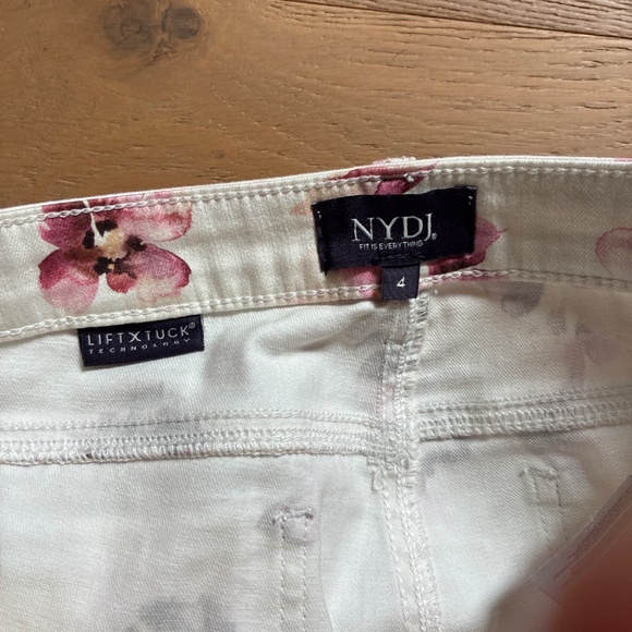 Flower Print Shorts - Picture 3 of 4